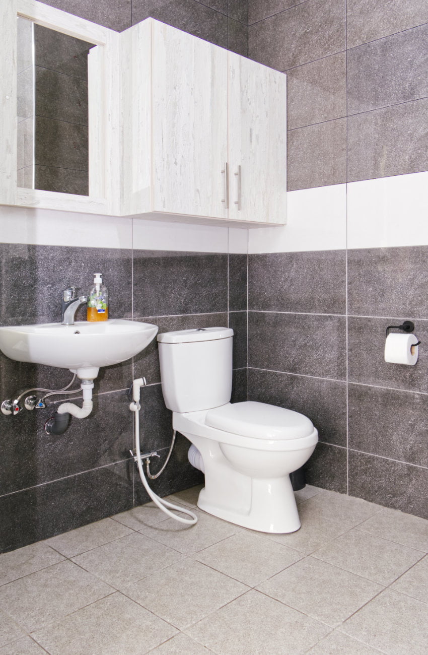 Exotica studio bathroom