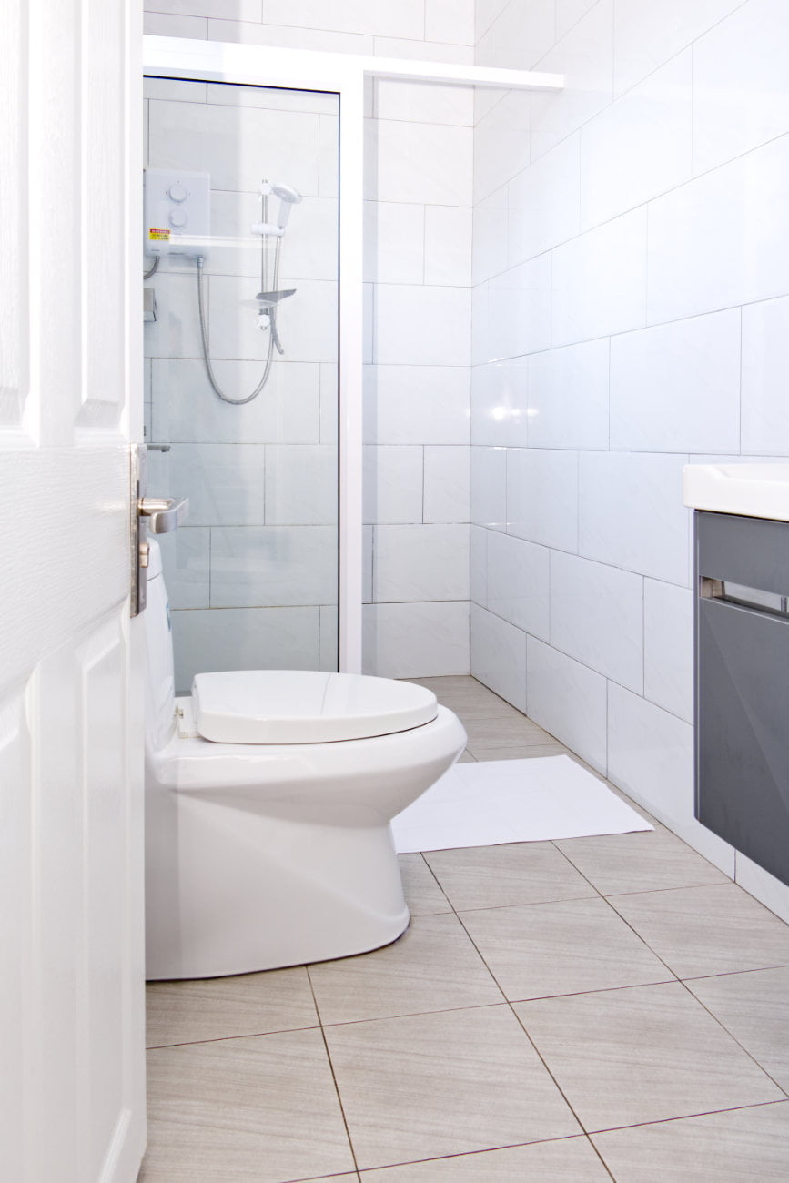 Sapphire apartment bathroom