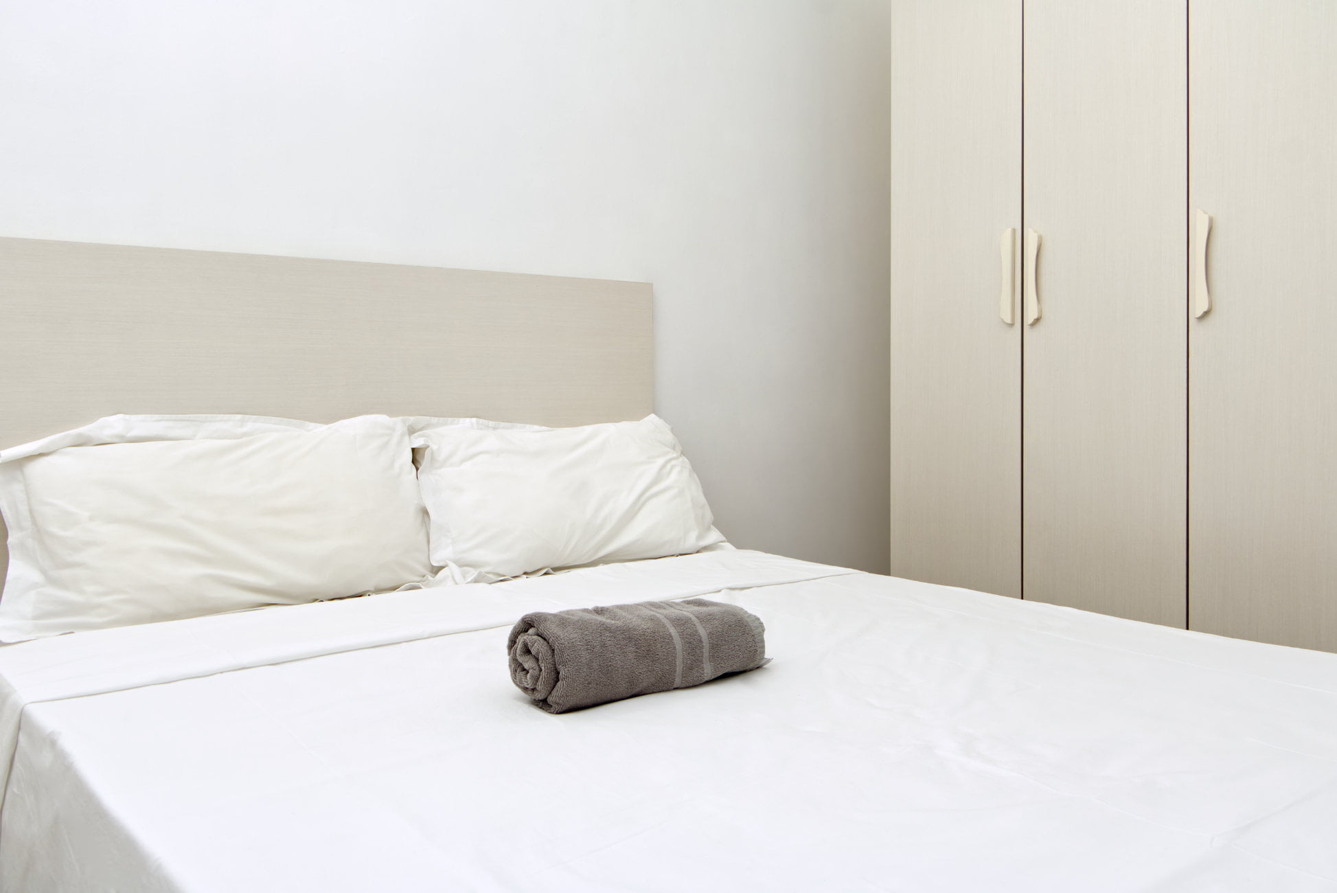 Sapphire apartment room